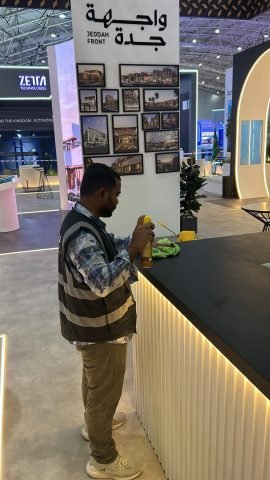 صورة من موقع التشطيبات والتنظيف النهائي