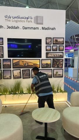 صورة من موقع التشطيبات والتنظيف النهائي